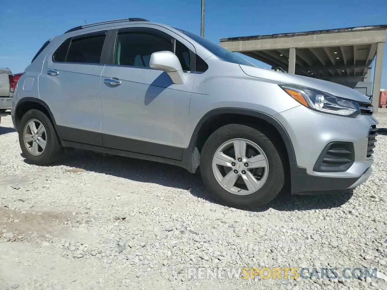 4 Фотография поврежденного автомобиля KL7CJLSB1KB870158 CHEVROLET TRAX 2019