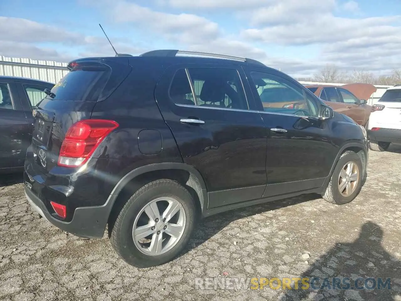 3 Фотография поврежденного автомобиля KL7CJLSB2KB789850 CHEVROLET TRAX 2019