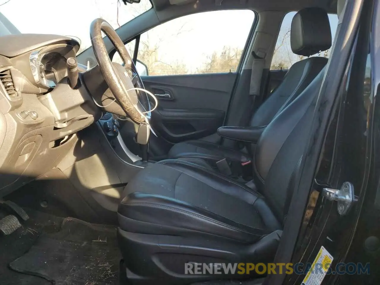 7 Фотография поврежденного автомобиля KL7CJLSB2KB789850 CHEVROLET TRAX 2019