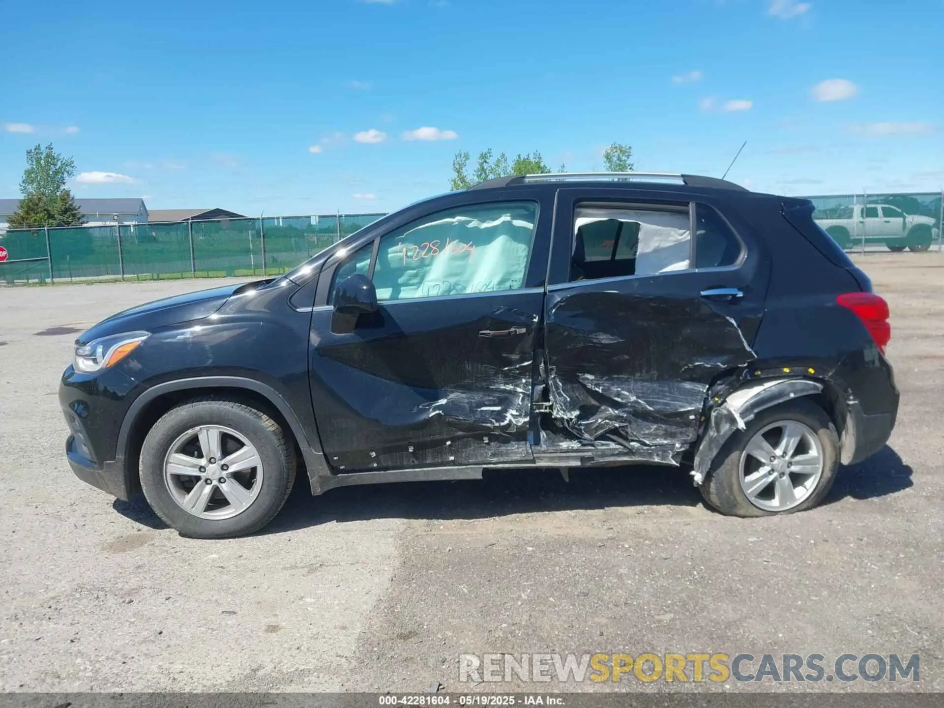 13 Photograph of a damaged car KL7CJLSB2KB789959 CHEVROLET TRAX 2019