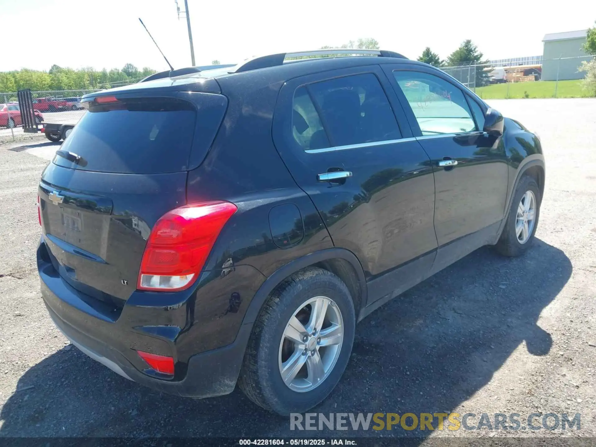 4 Photograph of a damaged car KL7CJLSB2KB789959 CHEVROLET TRAX 2019