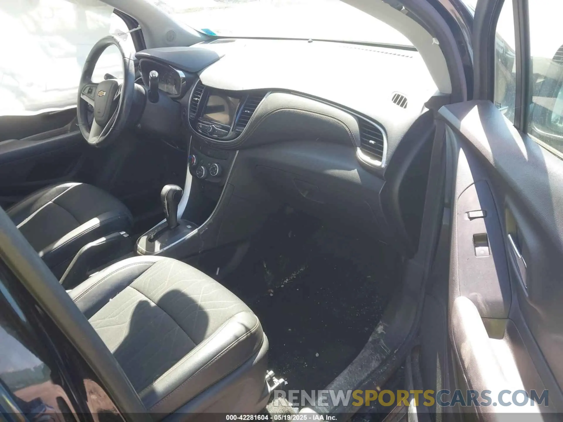 5 Photograph of a damaged car KL7CJLSB2KB789959 CHEVROLET TRAX 2019
