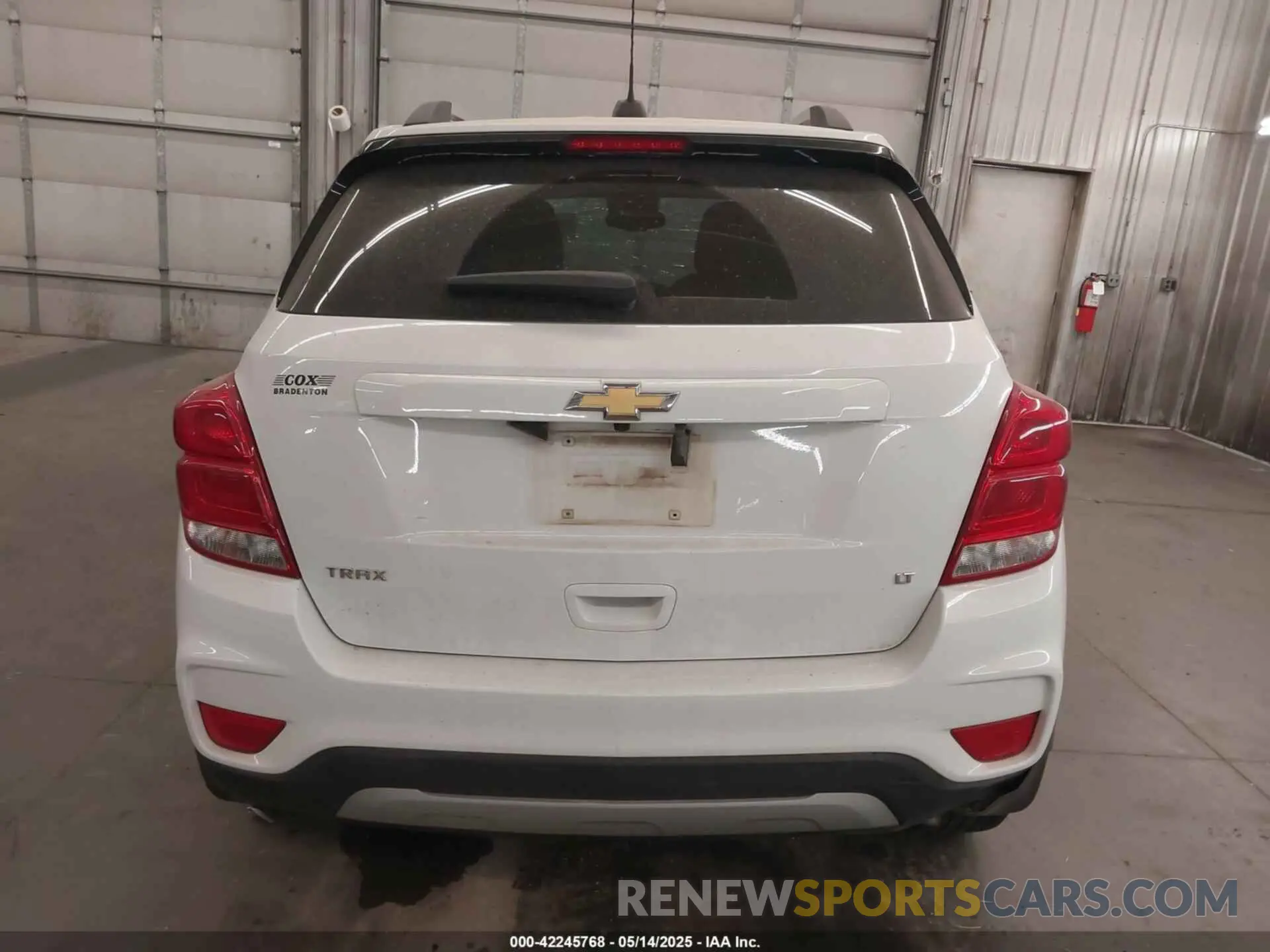 17 Фотография поврежденного автомобиля KL7CJLSB2KB828372 CHEVROLET TRAX 2019