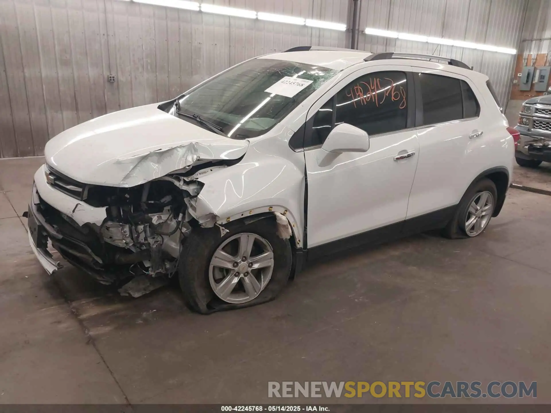 2 Фотография поврежденного автомобиля KL7CJLSB2KB828372 CHEVROLET TRAX 2019