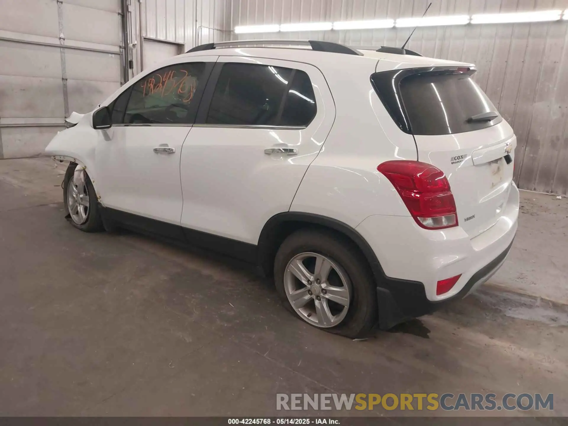 3 Фотография поврежденного автомобиля KL7CJLSB2KB828372 CHEVROLET TRAX 2019