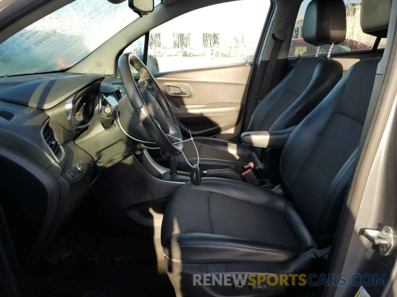 7 Фотография поврежденного автомобиля KL7CJLSB3KB784544 CHEVROLET TRAX 2019