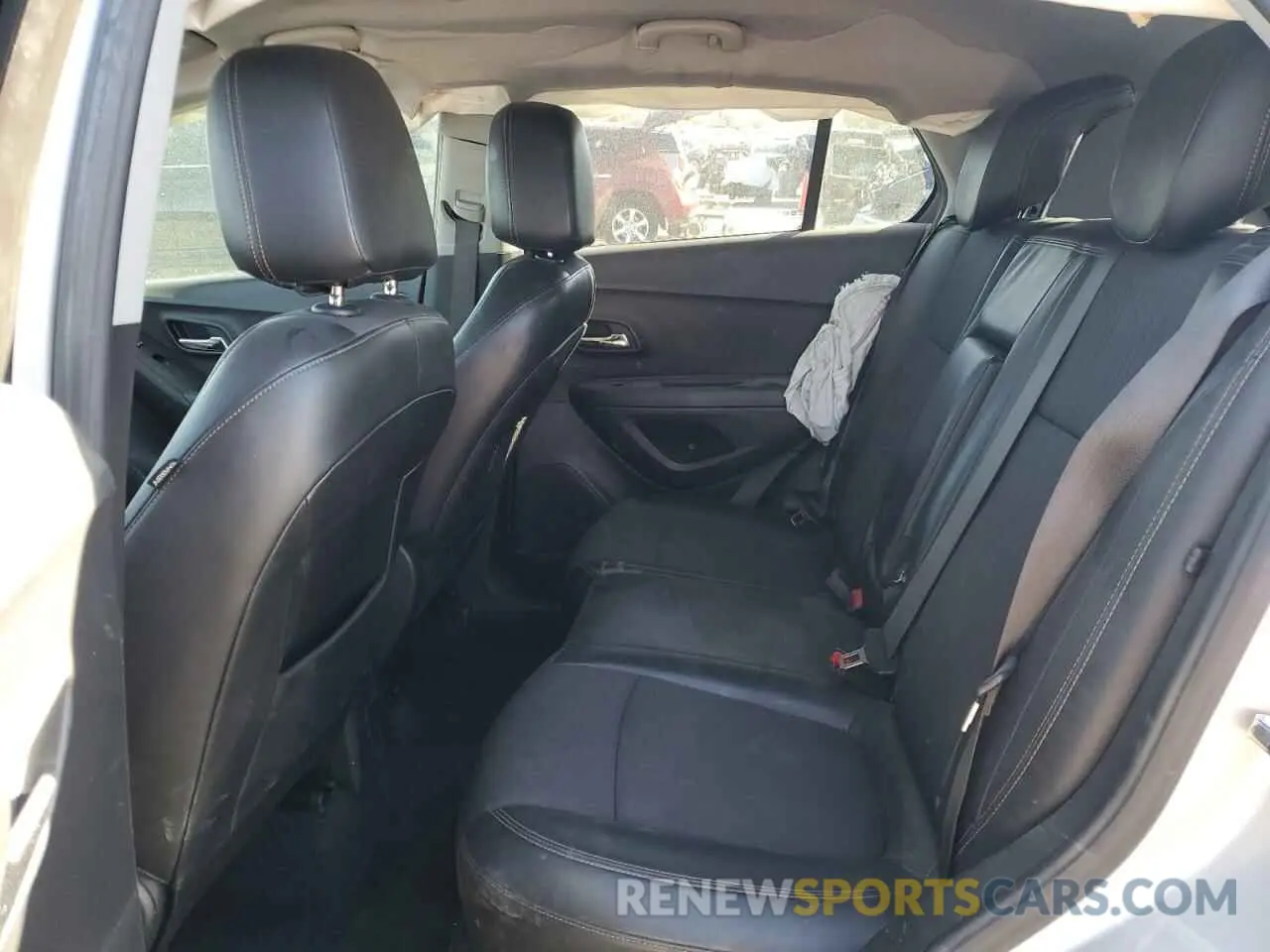 10 Фотография поврежденного автомобиля KL7CJLSB3KB893585 CHEVROLET TRAX 2019