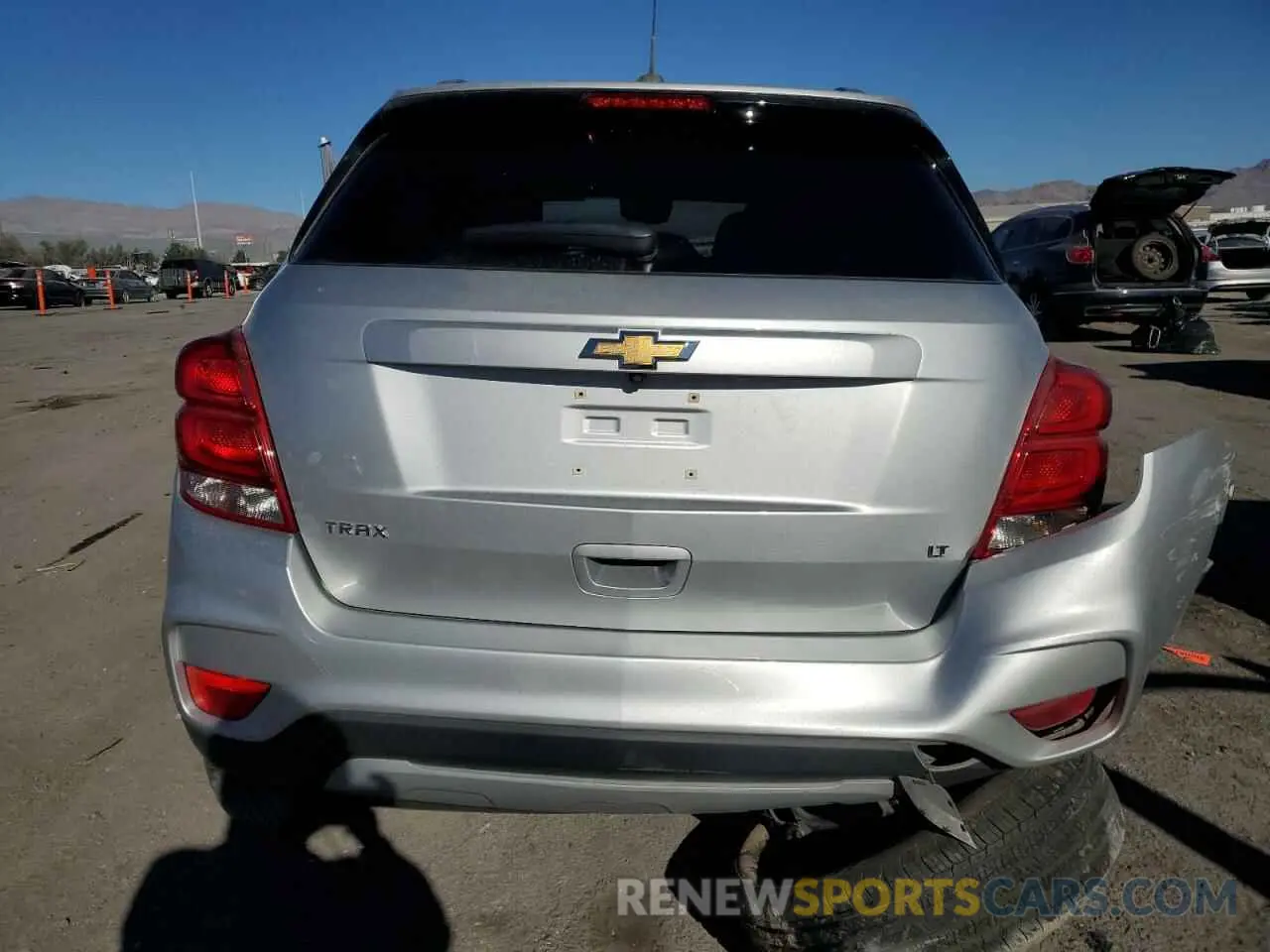 6 Фотография поврежденного автомобиля KL7CJLSB3KB893585 CHEVROLET TRAX 2019