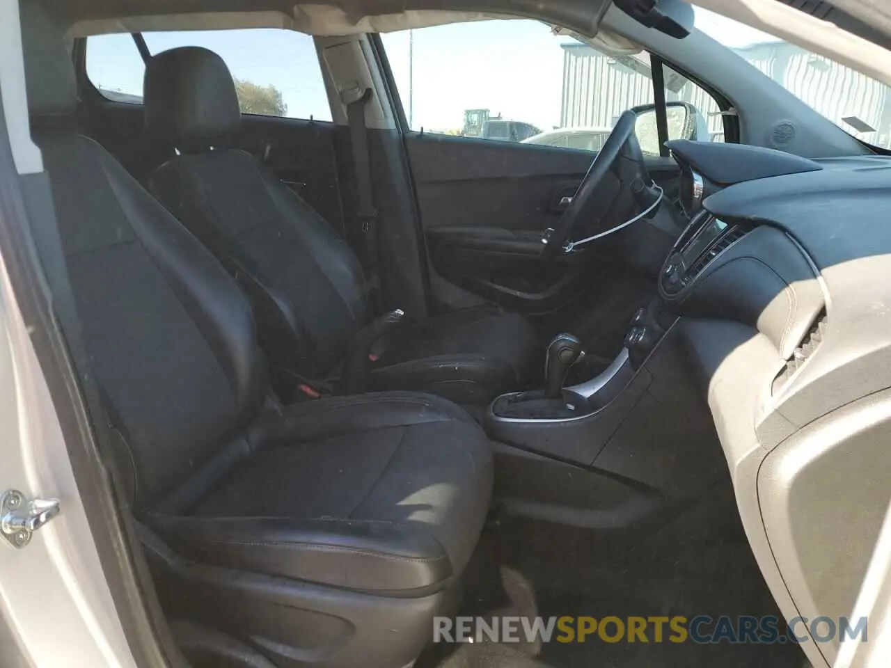 7 Фотография поврежденного автомобиля KL7CJLSB3KB893585 CHEVROLET TRAX 2019