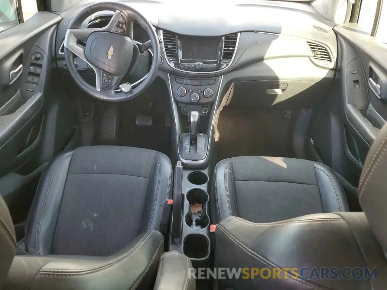 8 Фотография поврежденного автомобиля KL7CJLSB3KB893585 CHEVROLET TRAX 2019