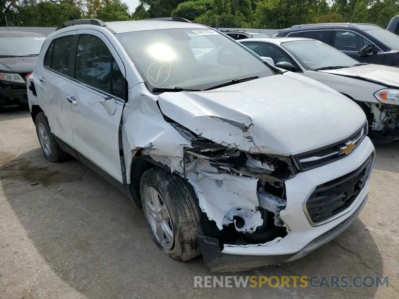 4 Фотография поврежденного автомобиля KL7CJLSB4KB759023 CHEVROLET TRAX 2019