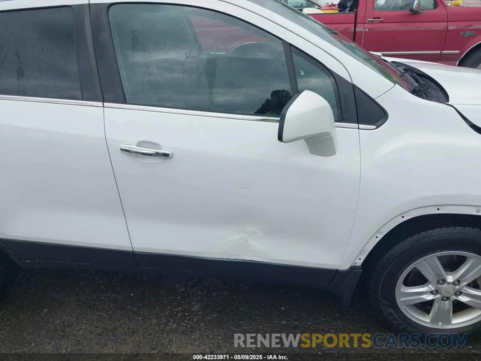 18 Photograph of a damaged car KL7CJLSB4KB828096 CHEVROLET TRAX 2019