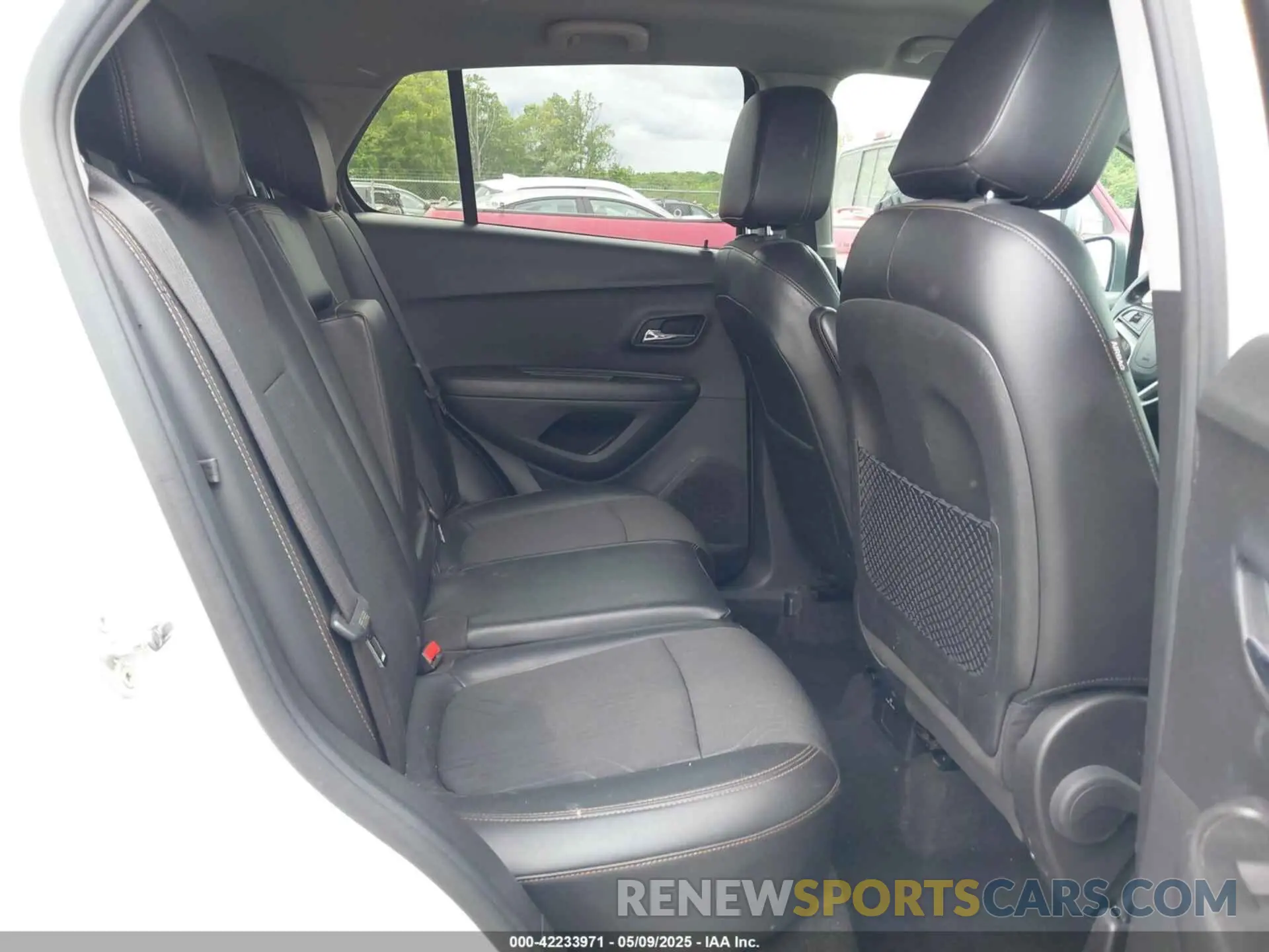 8 Photograph of a damaged car KL7CJLSB4KB828096 CHEVROLET TRAX 2019