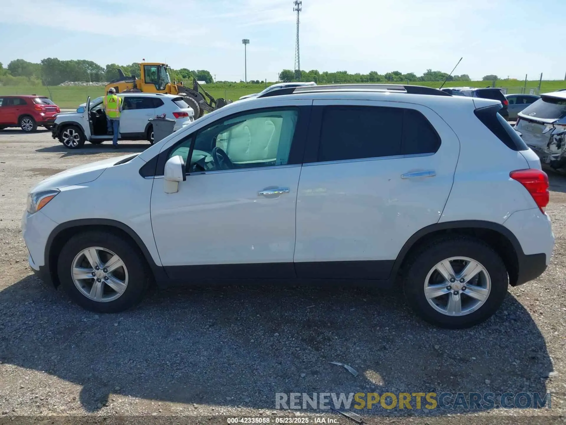 14 Фотография поврежденного автомобиля KL7CJLSB5KB771603 CHEVROLET TRAX 2019