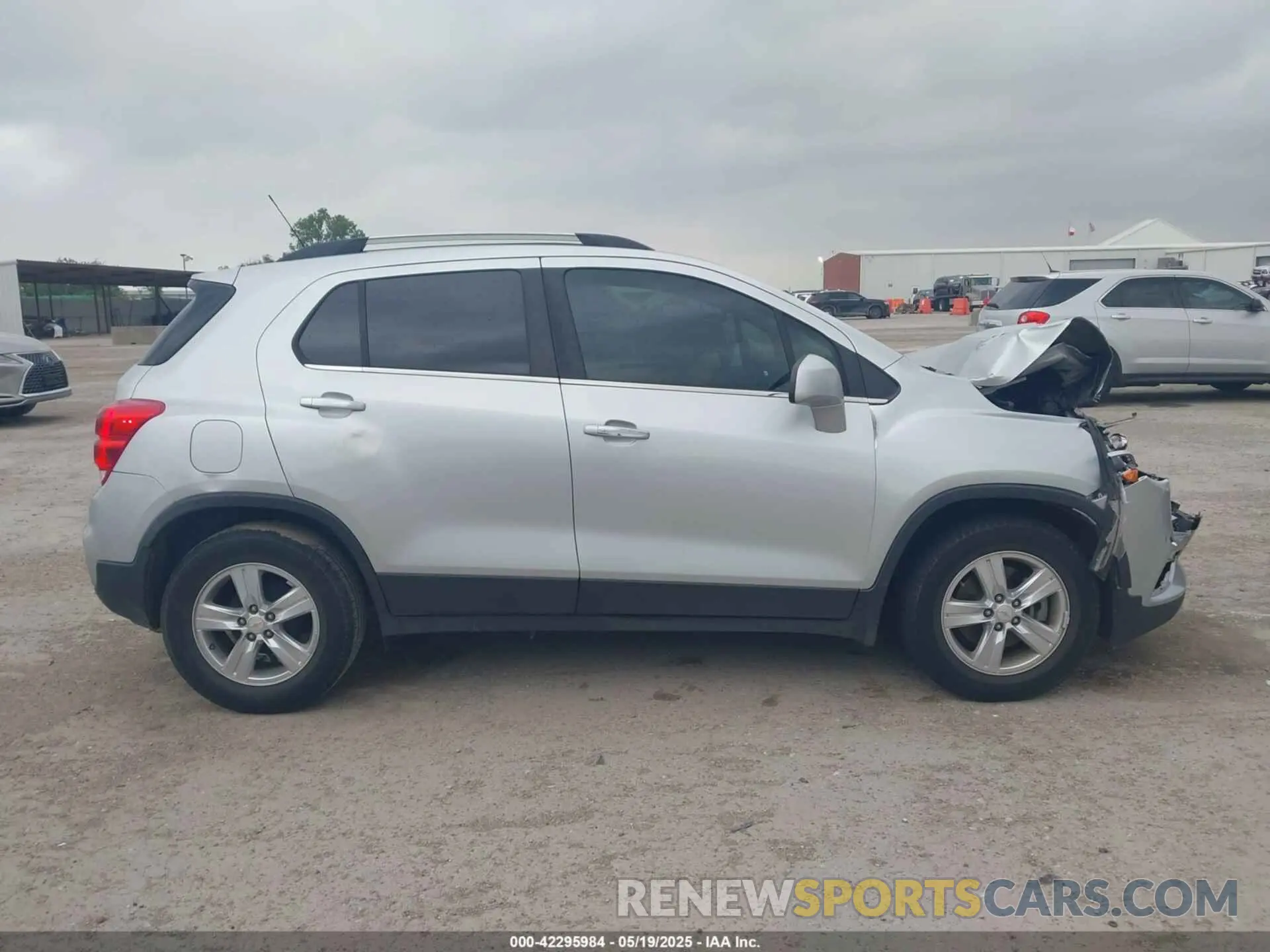 13 Photograph of a damaged car KL7CJLSB5KB848938 CHEVROLET TRAX 2019