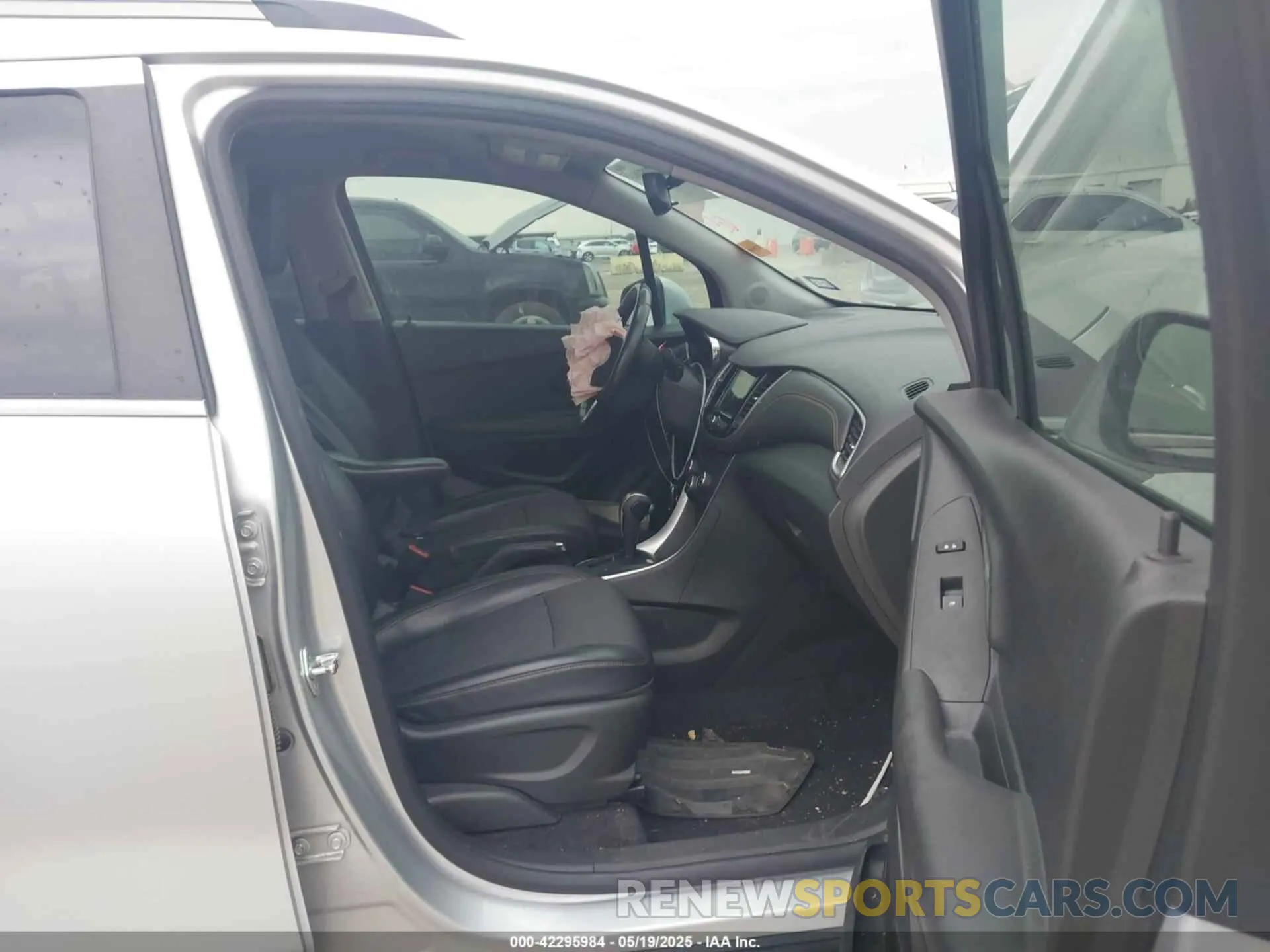 5 Photograph of a damaged car KL7CJLSB5KB848938 CHEVROLET TRAX 2019
