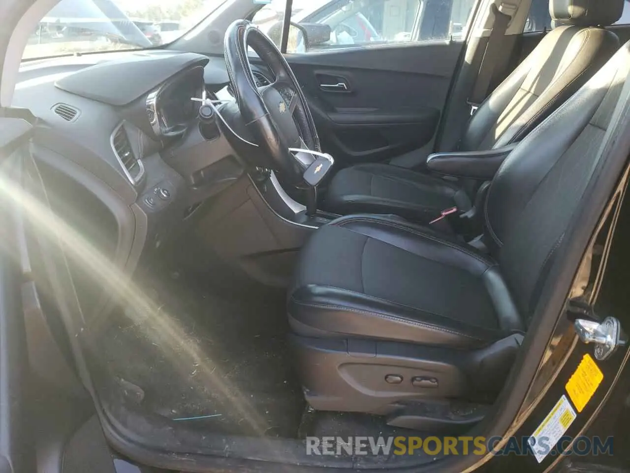7 Фотография поврежденного автомобиля KL7CJLSB5KB932452 CHEVROLET TRAX 2019