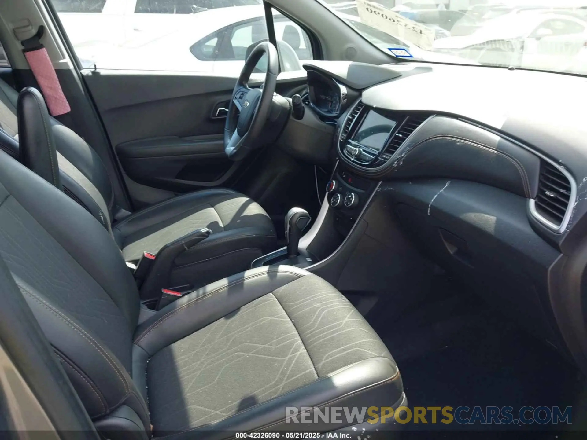 5 Фотография поврежденного автомобиля KL7CJLSB7KB928239 CHEVROLET TRAX 2019