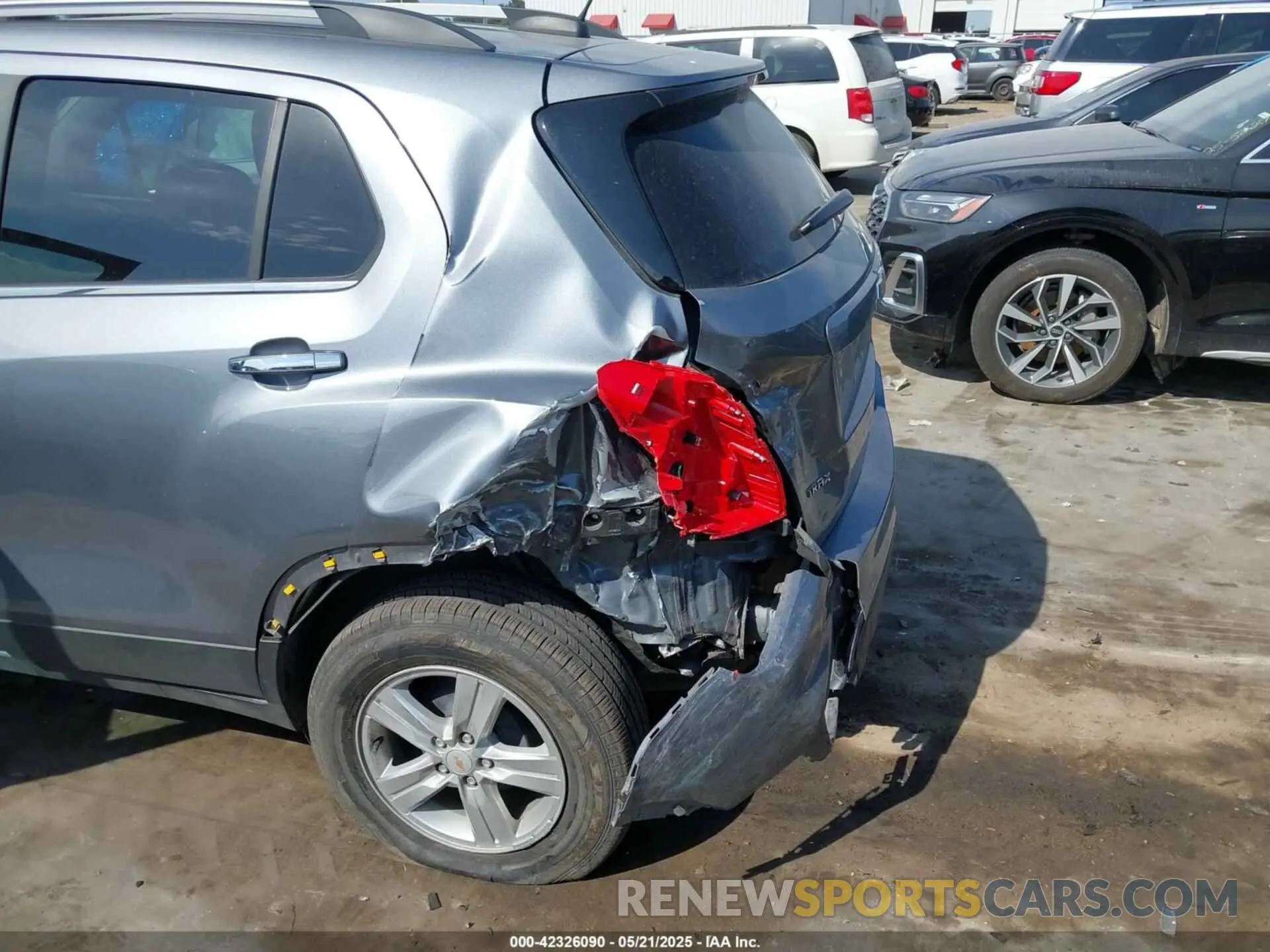 6 Фотография поврежденного автомобиля KL7CJLSB7KB928239 CHEVROLET TRAX 2019