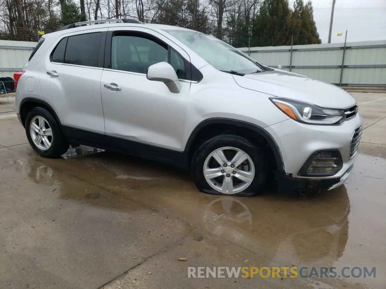 4 Photograph of a damaged car KL7CJLSB8KB871663 CHEVROLET TRAX 2019