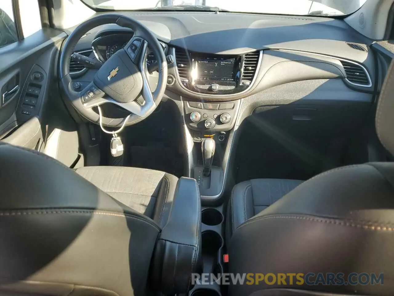 8 Фотография поврежденного автомобиля KL7CJLSB8KB908727 CHEVROLET TRAX 2019