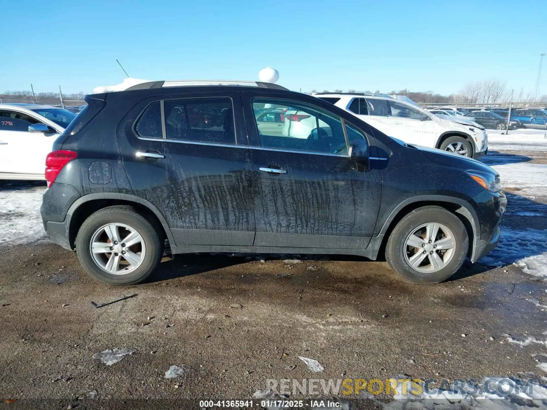 13 Photograph of a damaged car KL7CJLSB9KB744243 CHEVROLET TRAX 2019