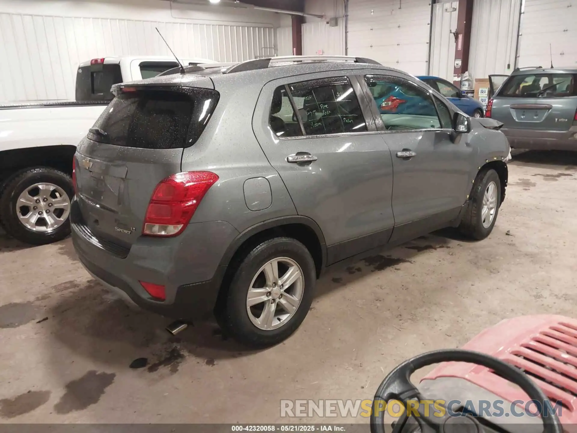 4 Фотография поврежденного автомобиля KL7CJLSB9KB903147 CHEVROLET TRAX 2019