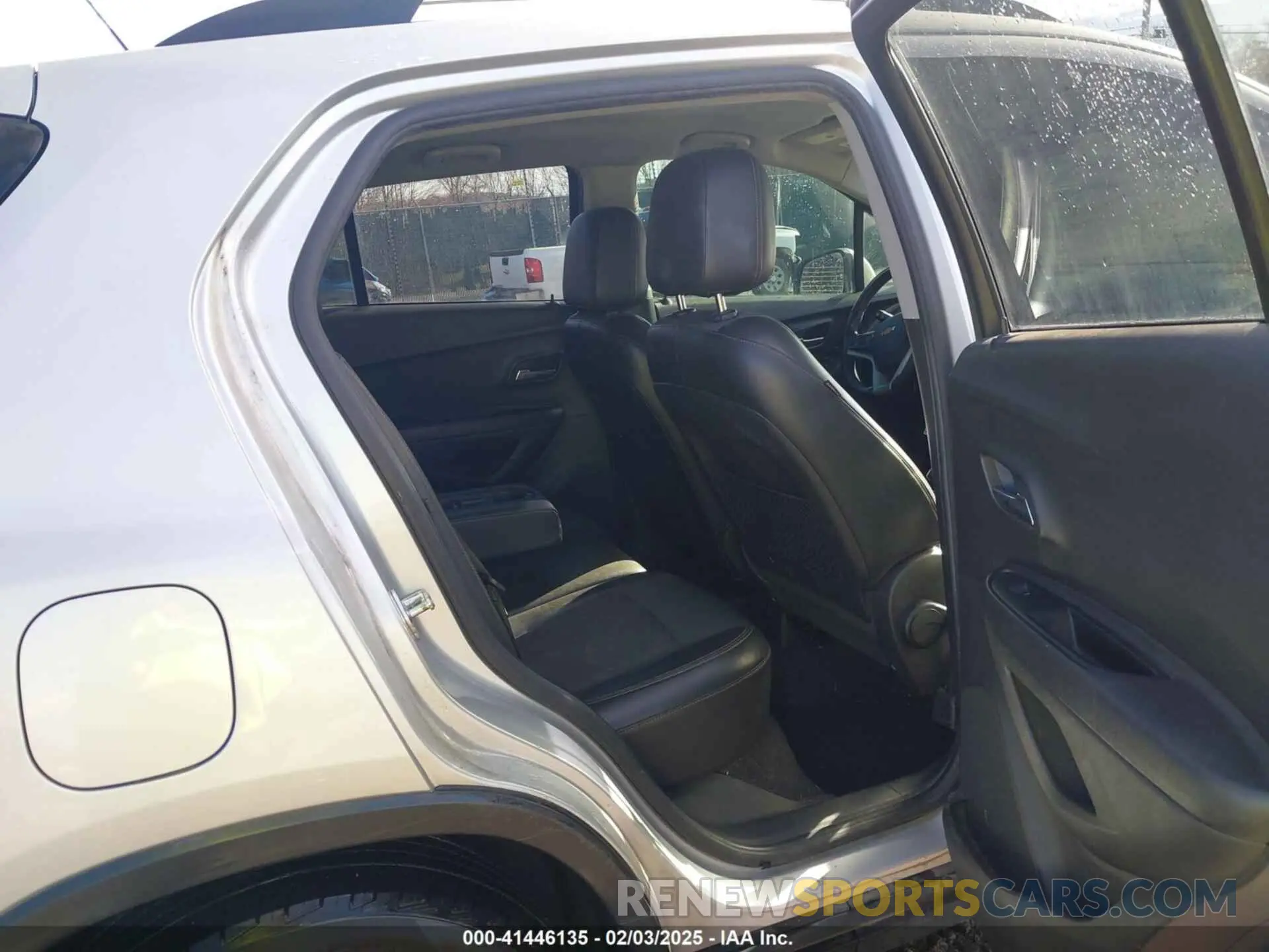 8 Photograph of a damaged car KL7CJLSBXKB962501 CHEVROLET TRAX 2019