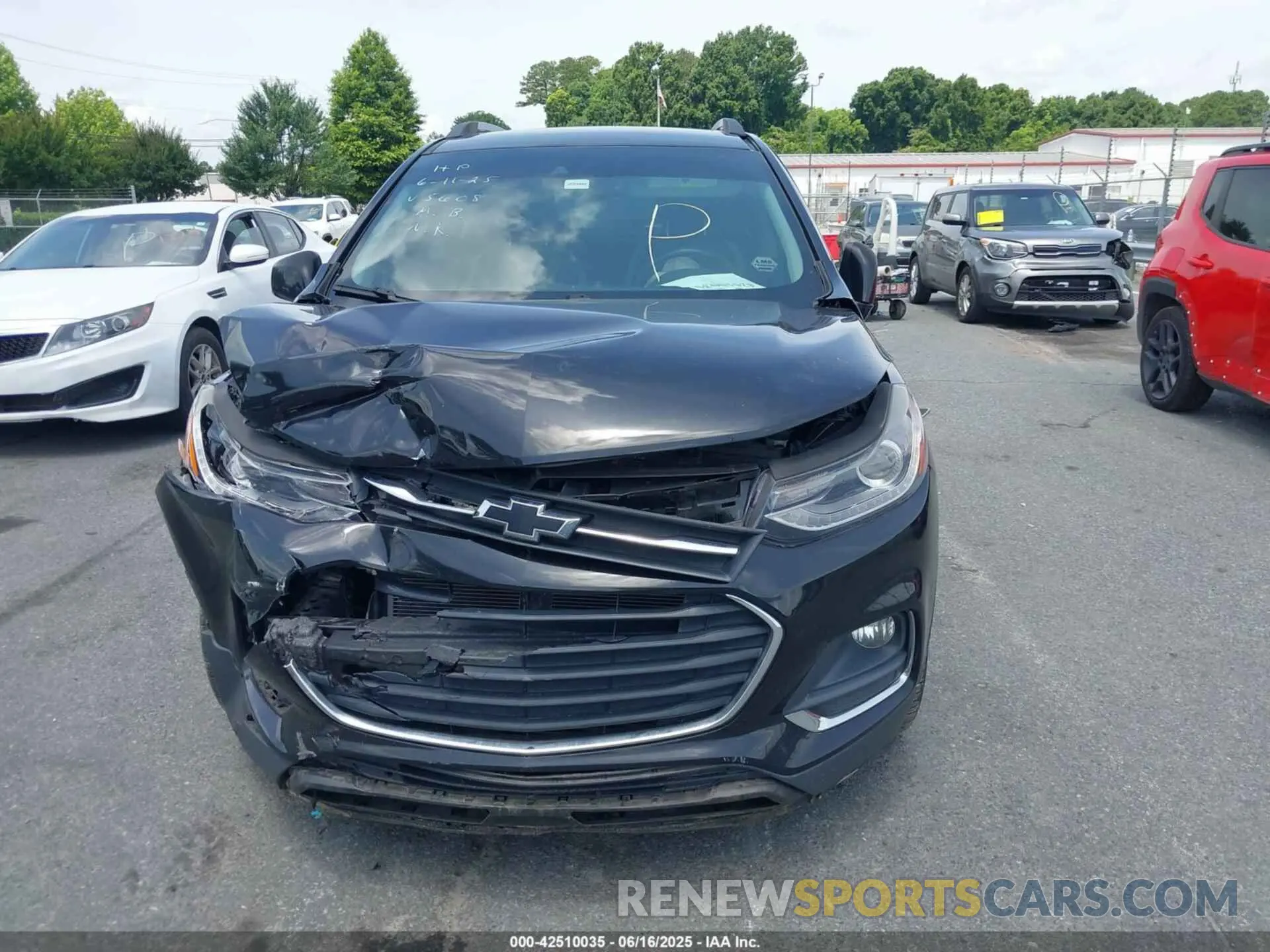 12 Photograph of a damaged car KL7CJMSB9KB815608 CHEVROLET TRAX 2019