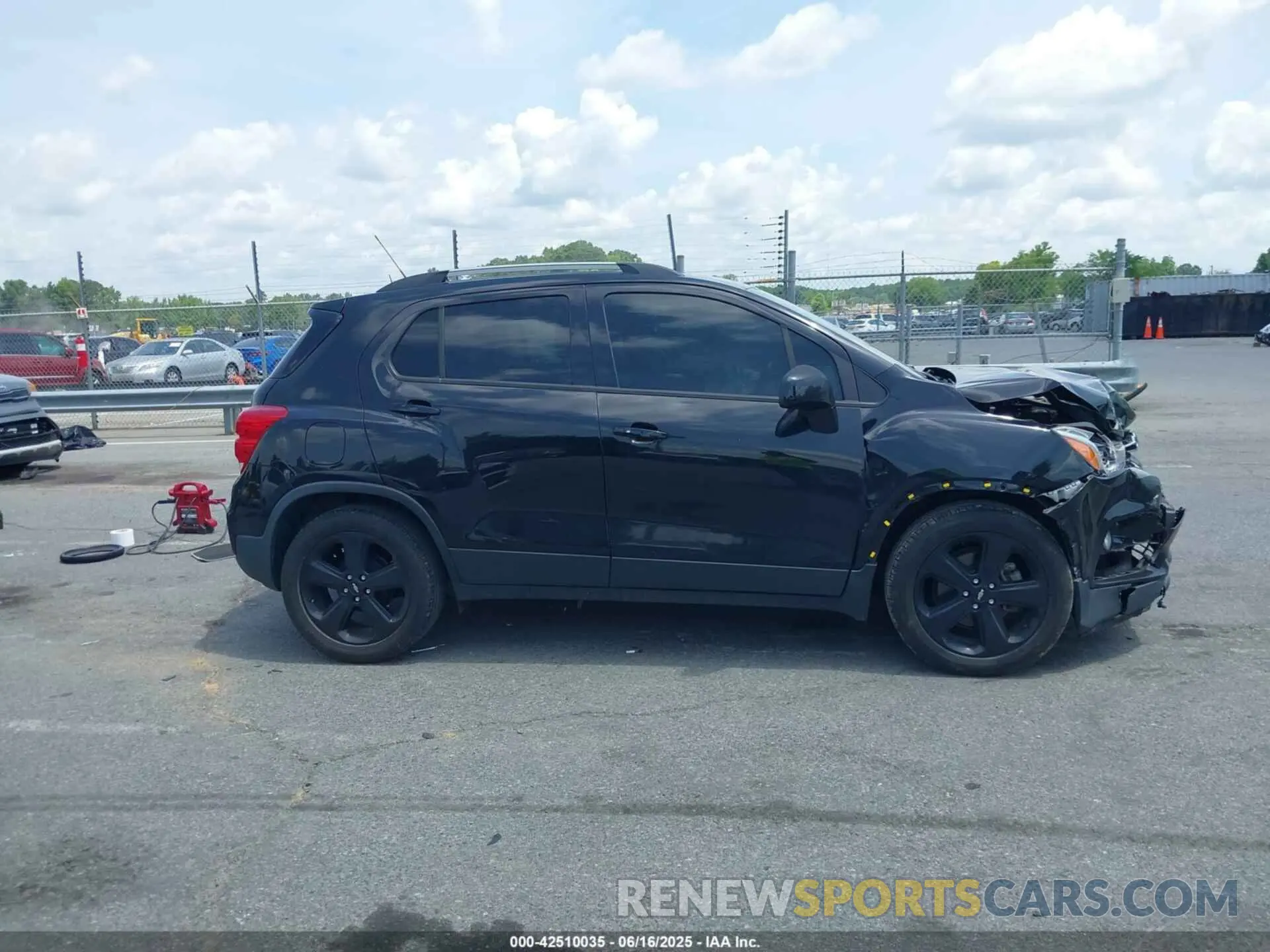 13 Photograph of a damaged car KL7CJMSB9KB815608 CHEVROLET TRAX 2019