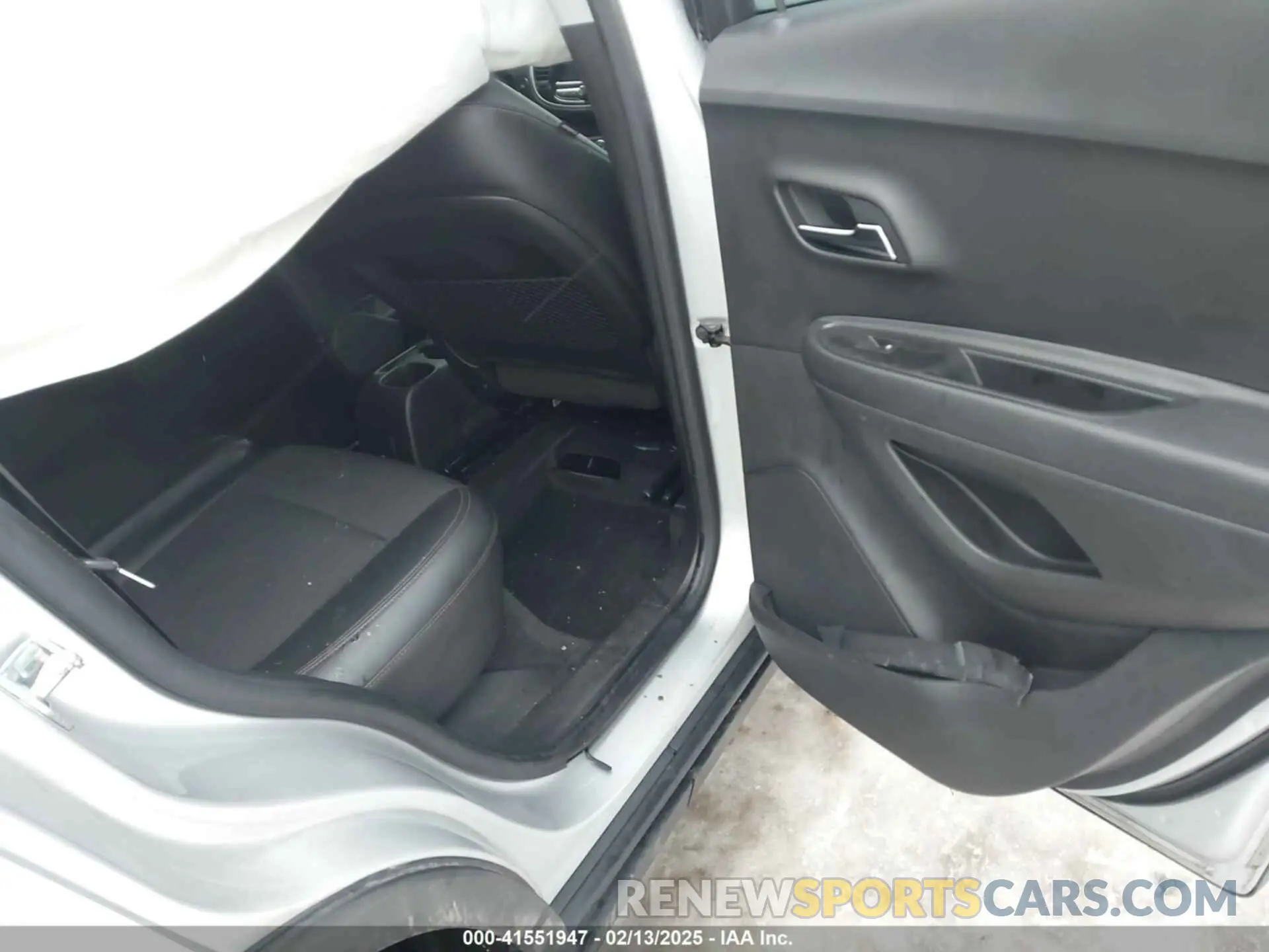8 Фотография поврежденного автомобиля KL7CJPSB0KB780927 CHEVROLET TRAX 2019