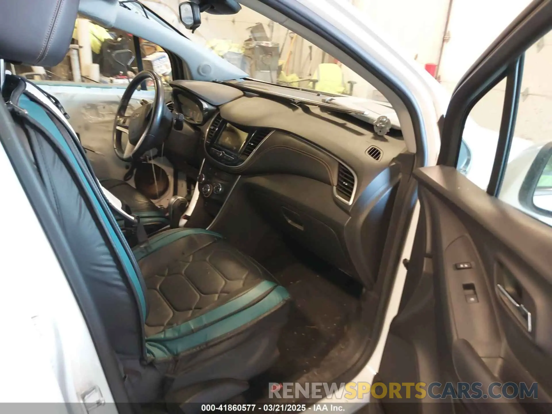 5 Photograph of a damaged car KL7CJPSB0KB862866 CHEVROLET TRAX 2019