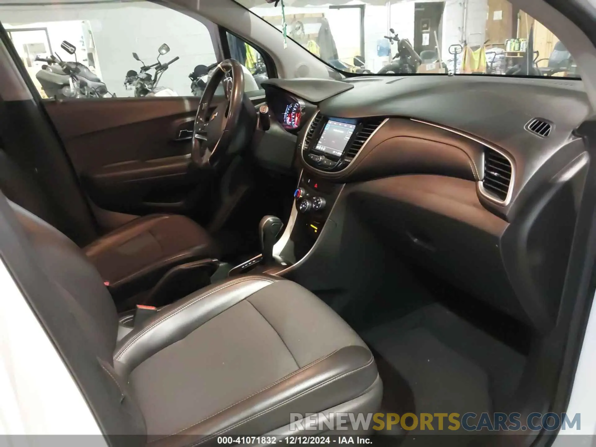 5 Фотография поврежденного автомобиля KL7CJPSB0KB895057 CHEVROLET TRAX 2019