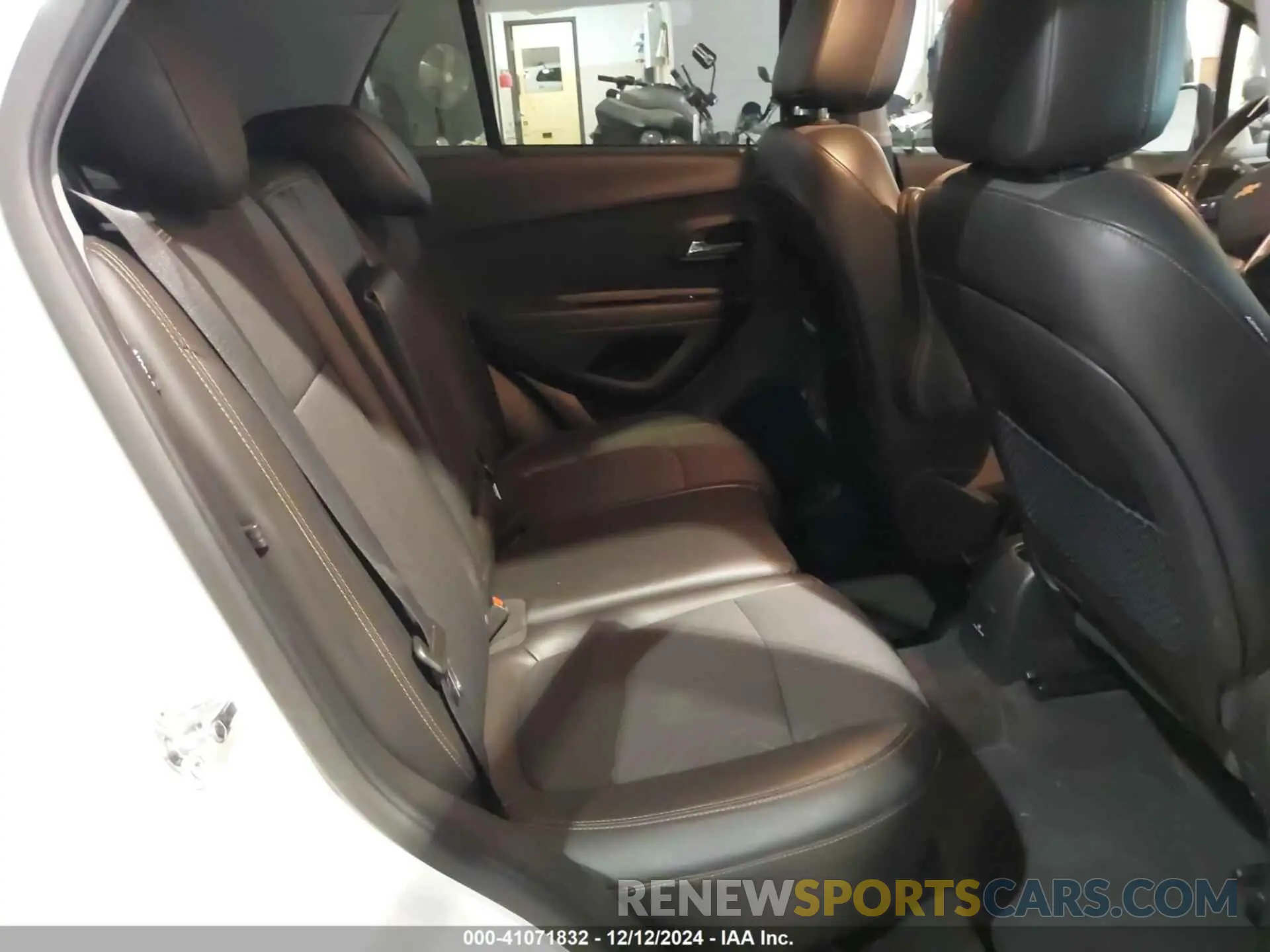 8 Фотография поврежденного автомобиля KL7CJPSB0KB895057 CHEVROLET TRAX 2019