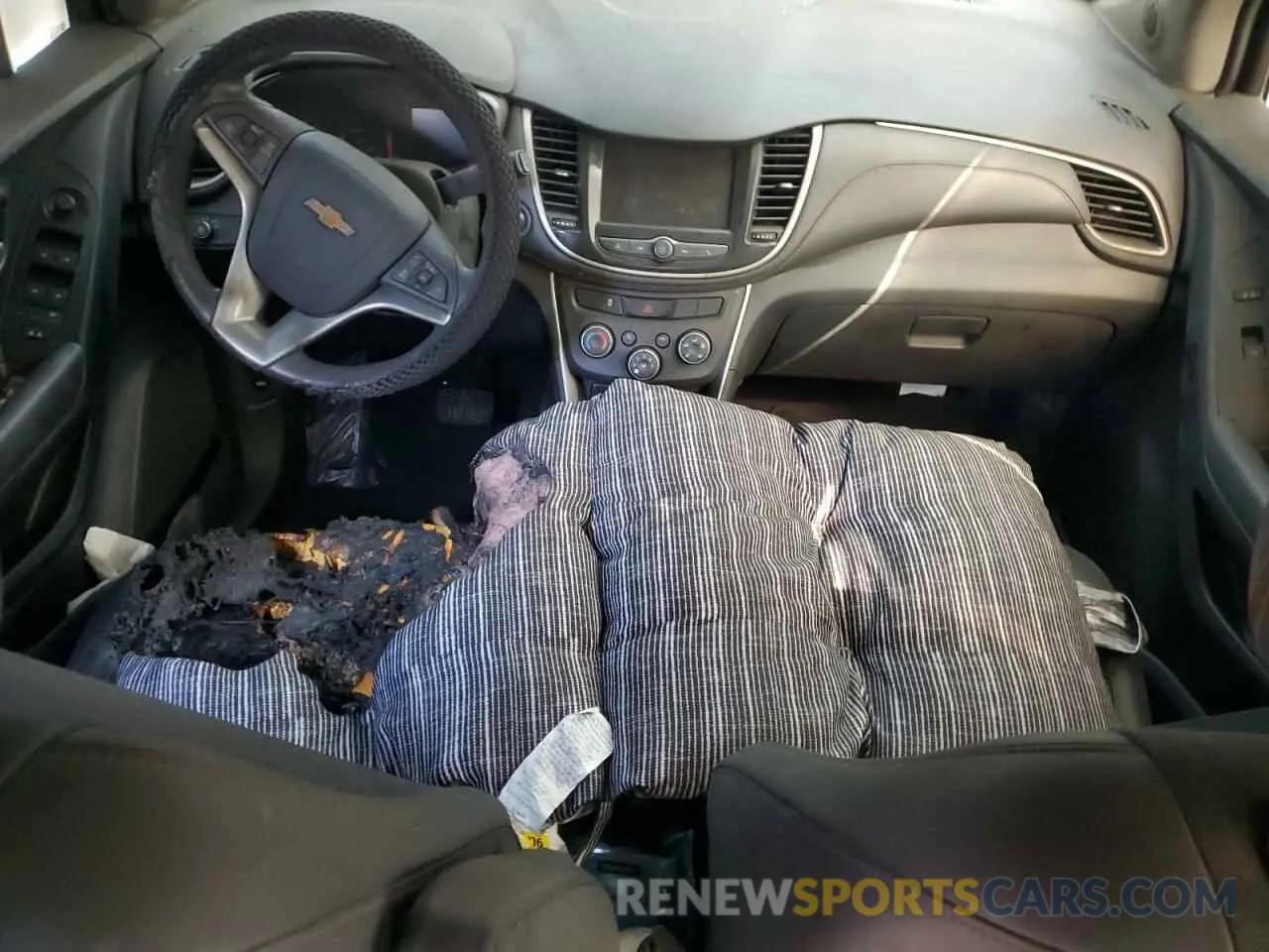 8 Фотография поврежденного автомобиля KL7CJPSB0KB896368 CHEVROLET TRAX 2019