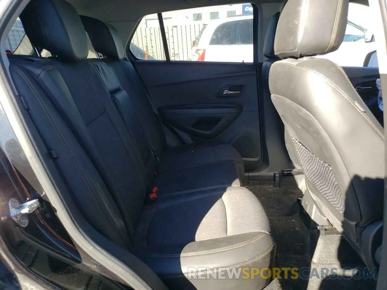 12 Фотография поврежденного автомобиля KL7CJPSB0KB898394 CHEVROLET TRAX 2019