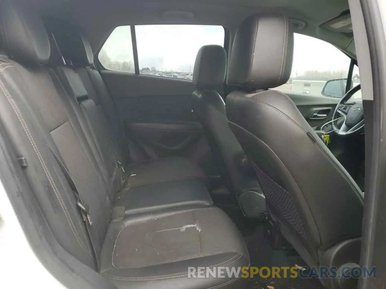 11 Photograph of a damaged car KL7CJPSB0KB945584 CHEVROLET TRAX 2019