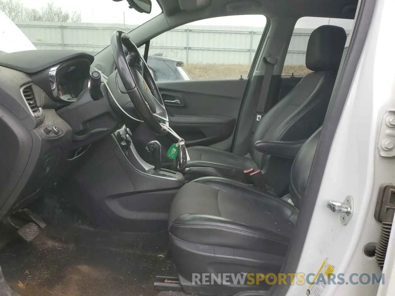 7 Photograph of a damaged car KL7CJPSB0KB945584 CHEVROLET TRAX 2019
