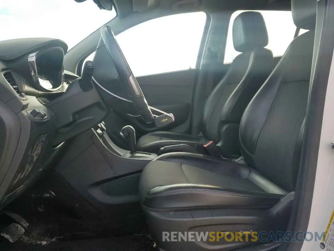 7 Photograph of a damaged car KL7CJPSB1KB719280 CHEVROLET TRAX 2019