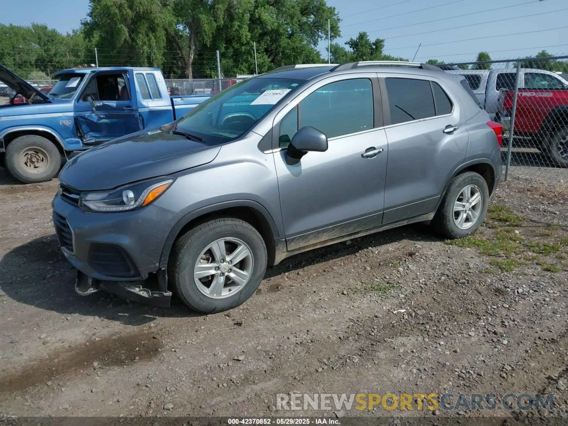 2 Фотография поврежденного автомобиля KL7CJPSB1KB744101 CHEVROLET TRAX 2019