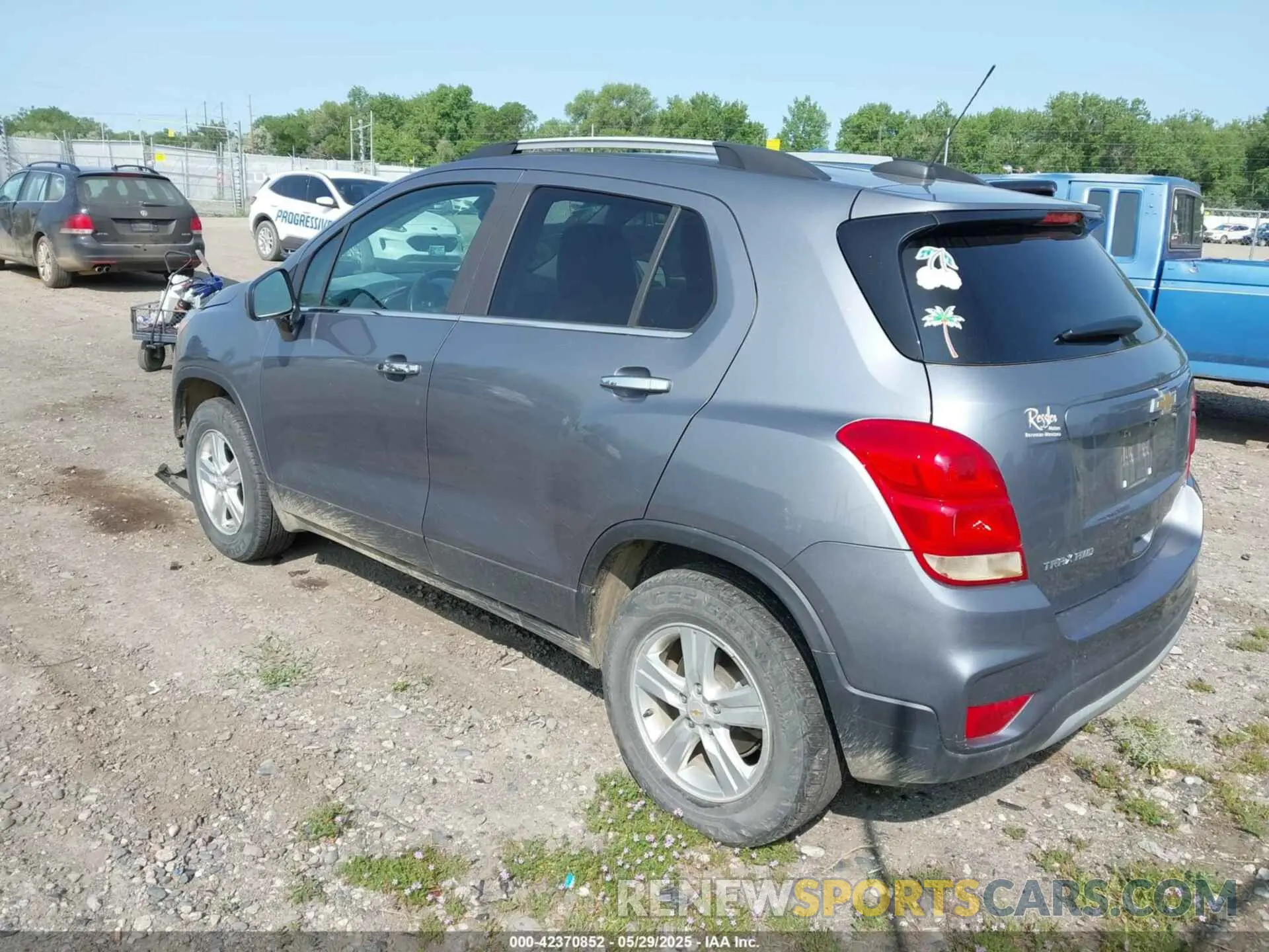 3 Фотография поврежденного автомобиля KL7CJPSB1KB744101 CHEVROLET TRAX 2019