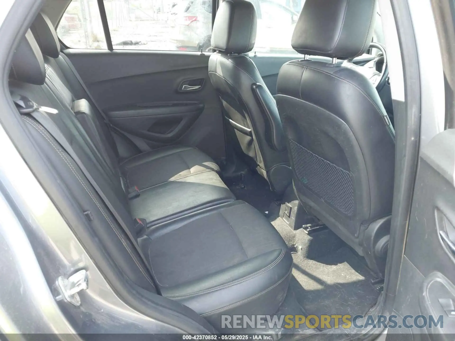 8 Фотография поврежденного автомобиля KL7CJPSB1KB744101 CHEVROLET TRAX 2019