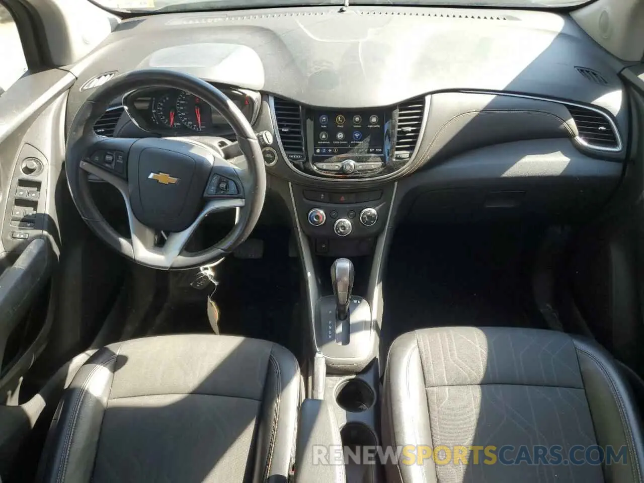 8 Photograph of a damaged car KL7CJPSB2KB748416 CHEVROLET TRAX 2019