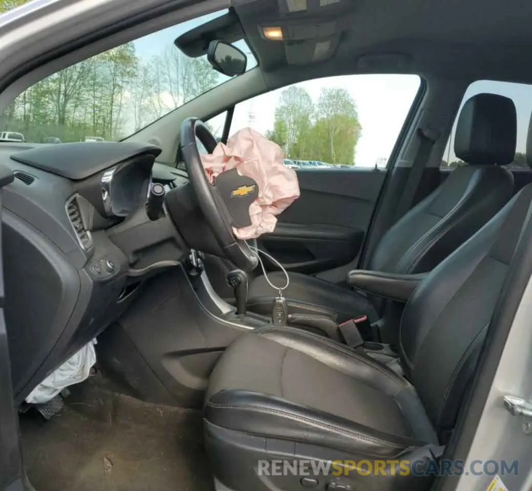 7 Photograph of a damaged car KL7CJPSB4KB736283 CHEVROLET TRAX 2019