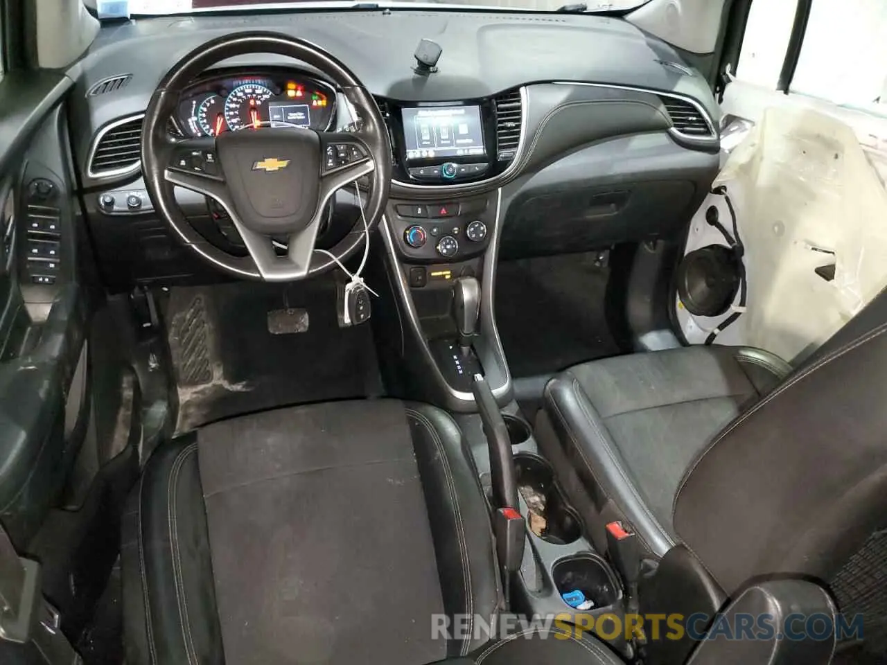 8 Фотография поврежденного автомобиля KL7CJPSB4KB931588 CHEVROLET TRAX 2019