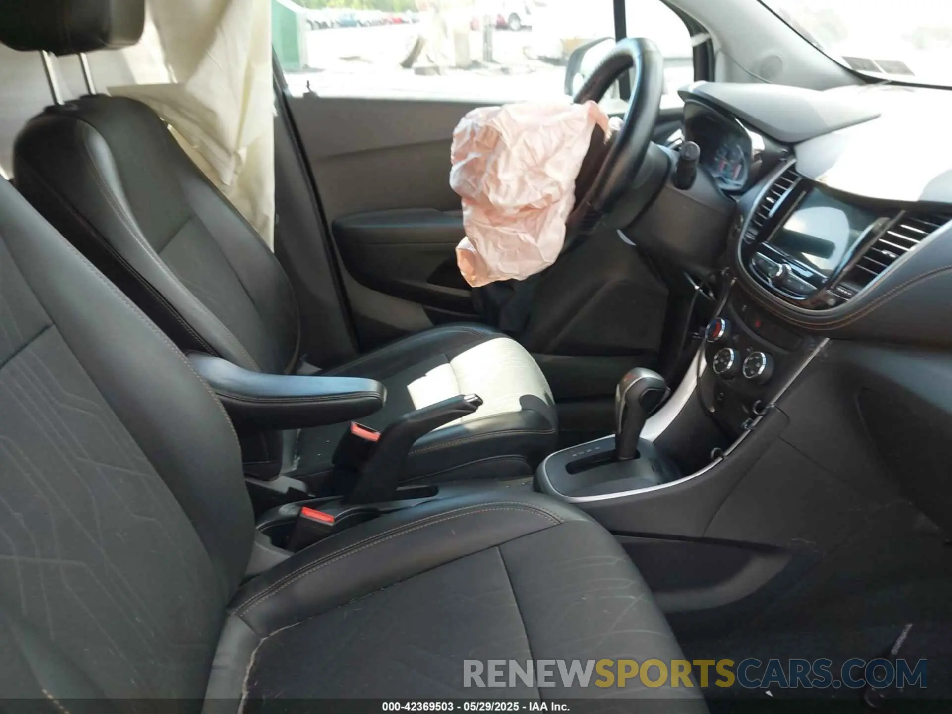 5 Photograph of a damaged car KL7CJPSB7KB732437 CHEVROLET TRAX 2019