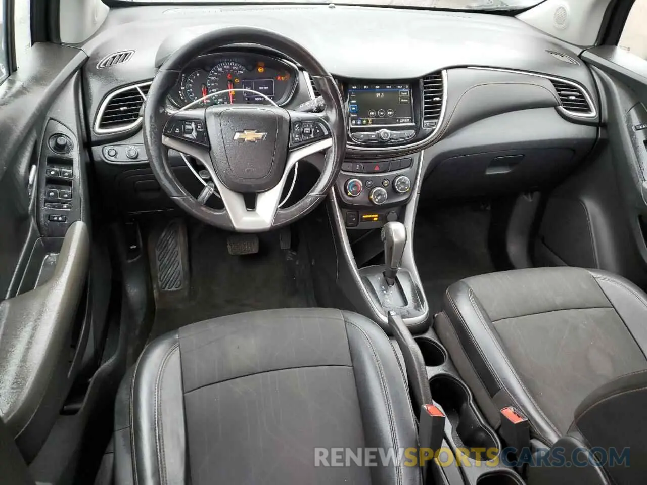 8 Photograph of a damaged car KL7CJPSB7KB901761 CHEVROLET TRAX 2019