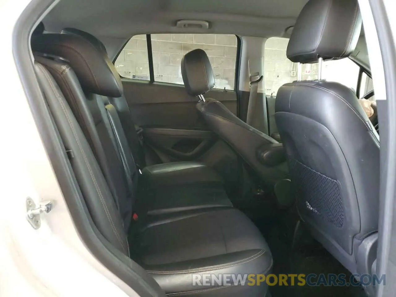 11 Photograph of a damaged car KL7CJPSB7KB904675 CHEVROLET TRAX 2019