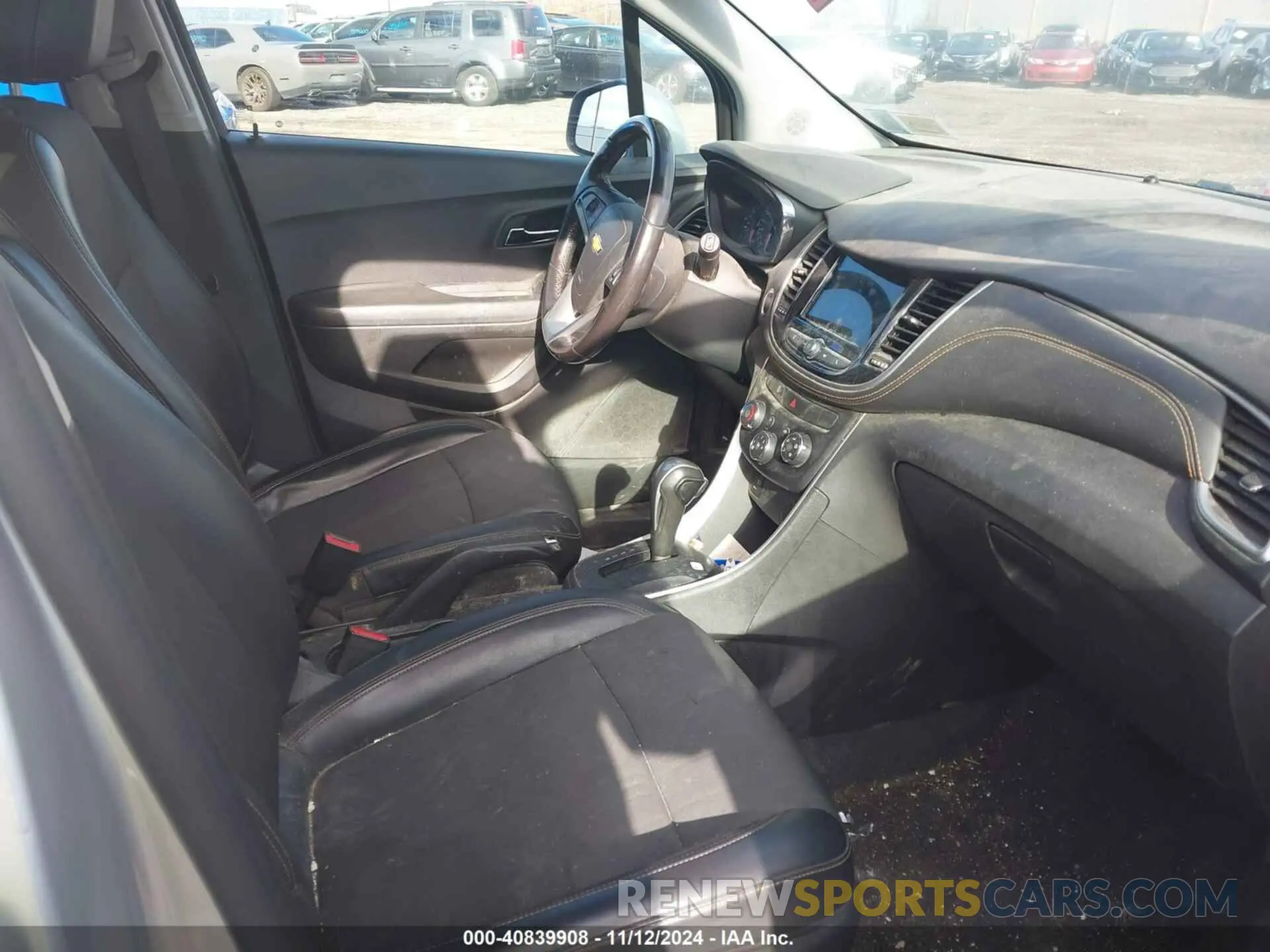 5 Photograph of a damaged car KL7CJPSB8KB830991 CHEVROLET TRAX 2019