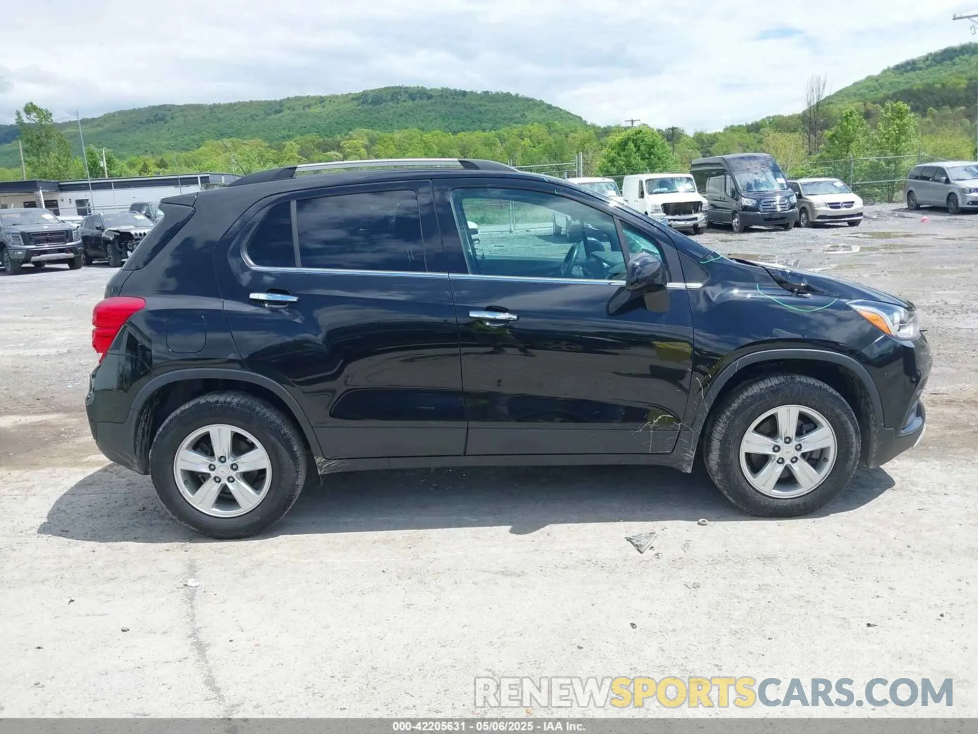 13 Photograph of a damaged car KL7CJPSB8KB901218 CHEVROLET TRAX 2019